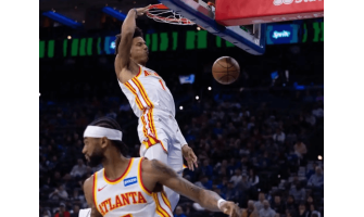 Johnson stabilisce il record personale e conduce gli Hawks alla vittoria ai doppi supplementari