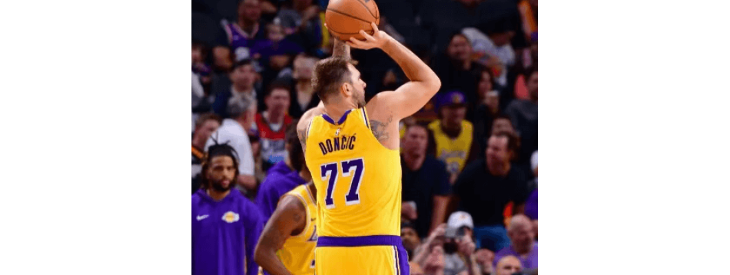 L'attacco e la difesa versatili di Dončić spingono i Lakers in avanti L'attacco e la difesa versatili di Dončić spingono i Lakers in avanti