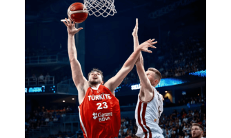 L'impressionante prestazione di Shin Kyung ha aiutato la Turchia a sconfiggere la Lettonia con un distacco di 20 punti