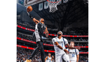 Victor Wembanyama ha dominato la partita d'esordio con un inizio dominante