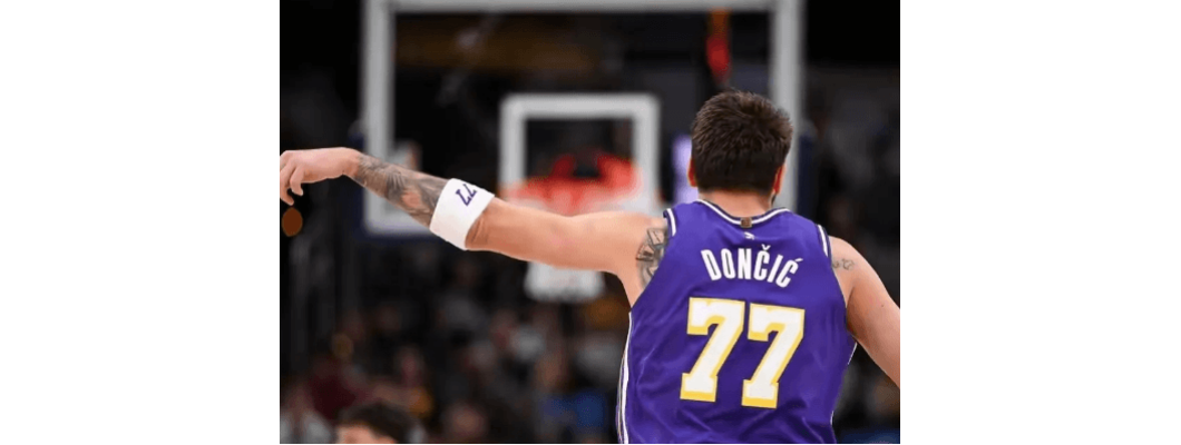 La prestazione da 43 punti di Luka Doncic trascina i Lakers a una facile vittoria per 137-130 contro i Pacers
